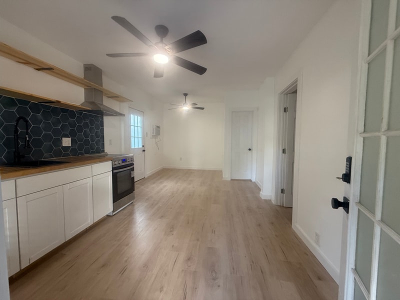 Building Photo - 1601 E 13th St