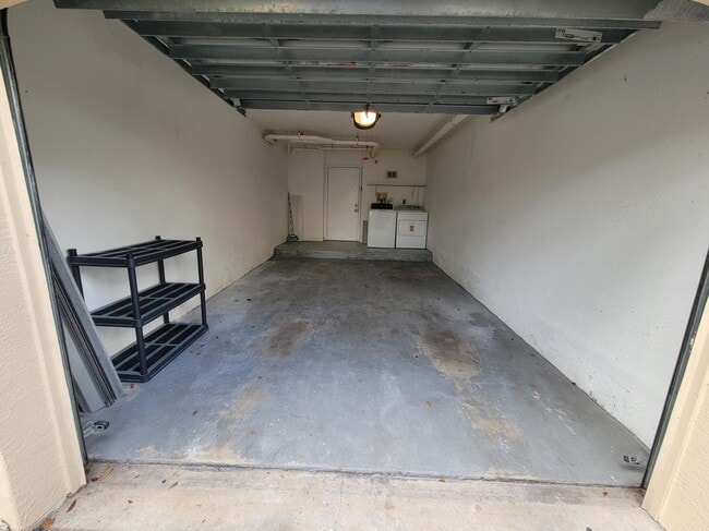 Building Photo - 1400 Crestwood Ct S