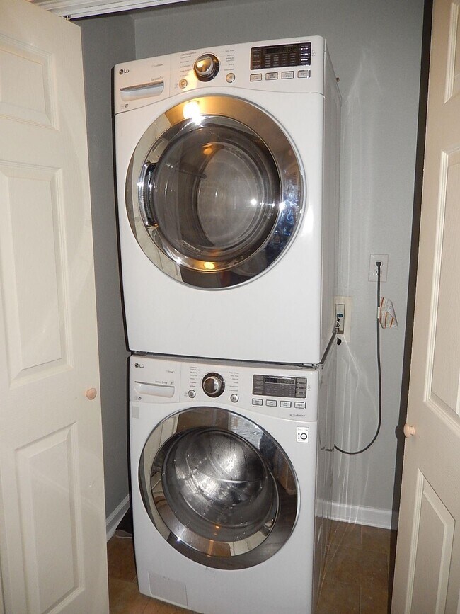 Building Photo - 2775 Tess Cir