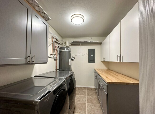 Building Photo - 2bd/1.75ba Kirkland Condo