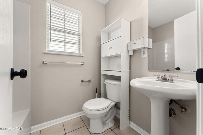 Building Photo - Beautiful Home w/ Modern Upgrades on Half an Acre – Ideal for Long-Term Rental!