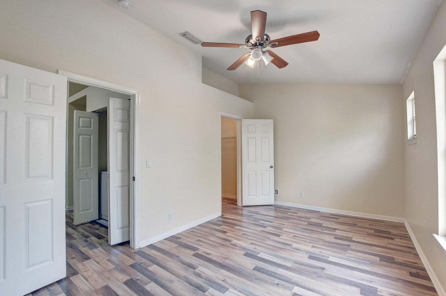 Building Photo - 8171 Bellagio Ln