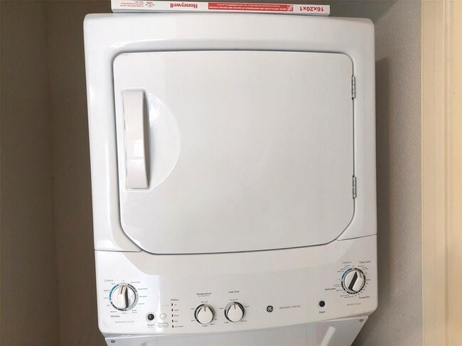 Building Photo - 2121 El Paseo St