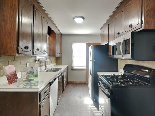 Building Photo - 5606 N Bryant Ave