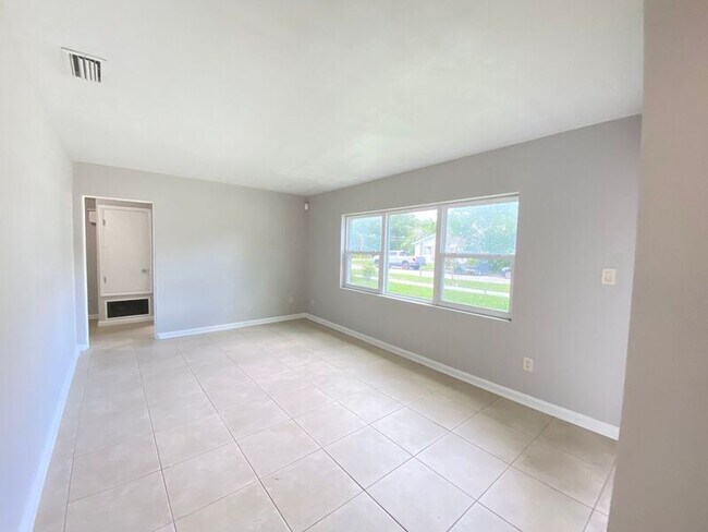 Building Photo - 311 Altaloma Ave