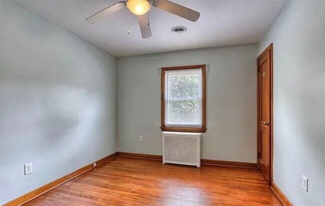 Building Photo - 3 Bedroom Home