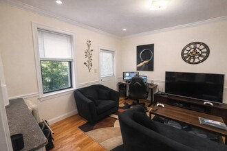 Building Photo - 4 Park Vale Ave