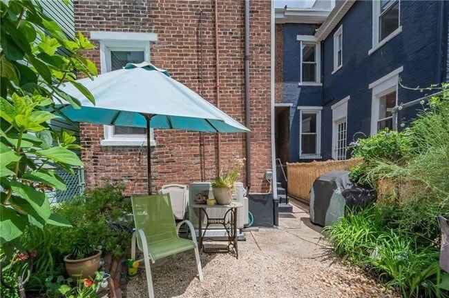 Building Photo - Lawrenceville - 2 BR Single Family Home, Air Condition, Hardwood Floors!