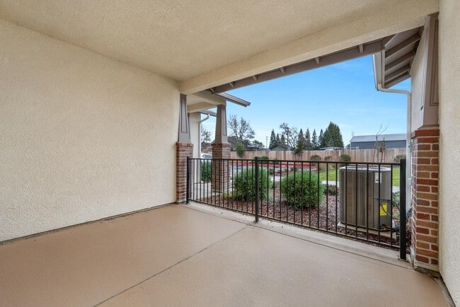 Building Photo - Wood Ranch Duplex 519