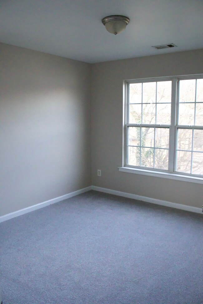 Building Photo - 1188 Ira St SW