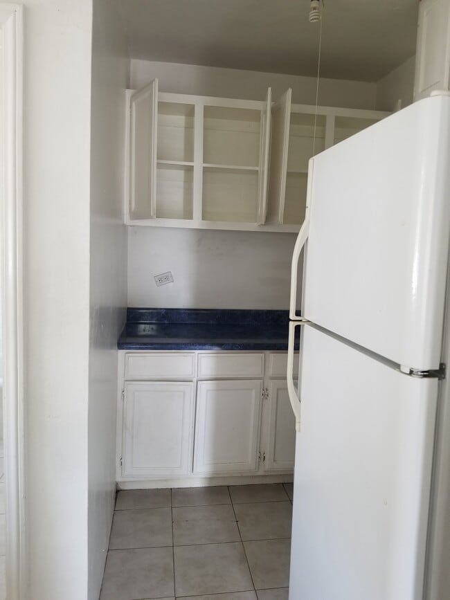 lot of kitchen cabinet - 214 N Hoover St