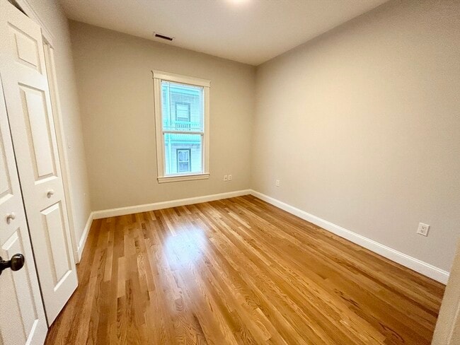 Building Photo - 12 Buttonwood St