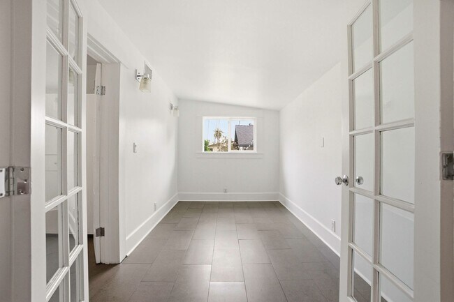 Building Photo - FALL IN LOVE with Craftsman Style Living!