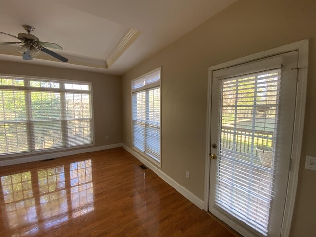 Building Photo - 208 Summergrass Dr