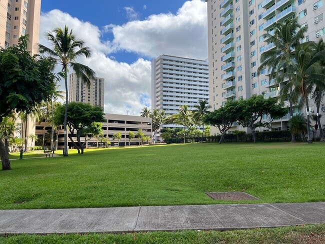 Building Photo - Country Club Village - 2 bedrooms, 2 baths...