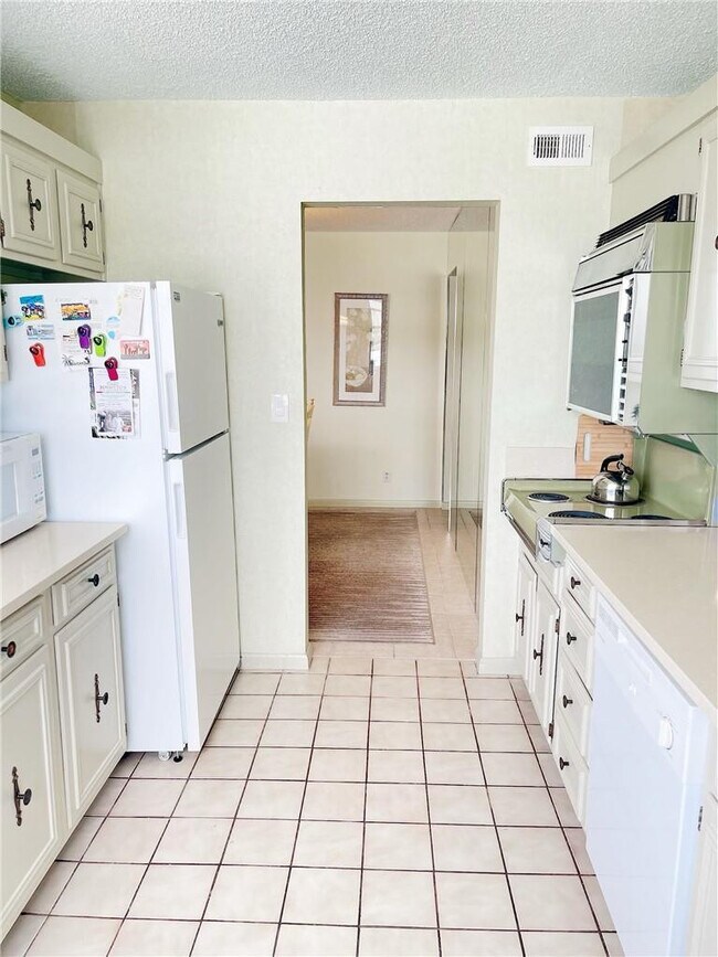 Building Photo - 5200 N Ocean Blvd