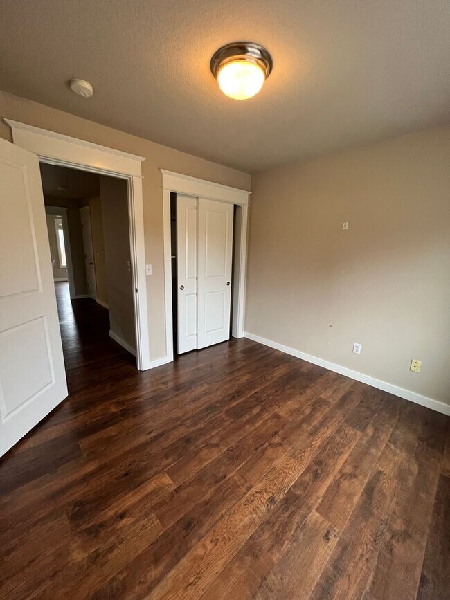 Building Photo - 3-Bedroom 3-Bathroom house across from Candlelight Park