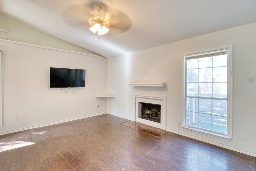 Building Photo - 3641 W Northgate Dr