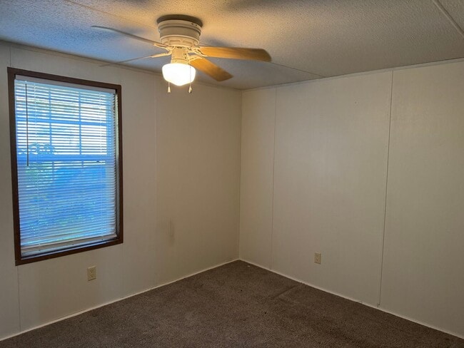 Building Photo - Two Bedroom Trailer in Maiden