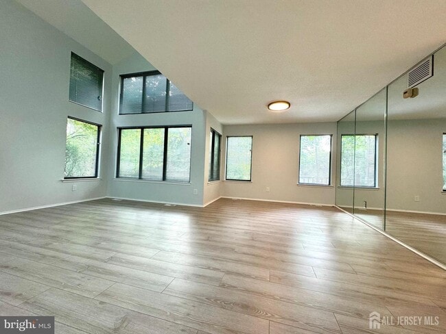 Building Photo - 104 Sayre Dr