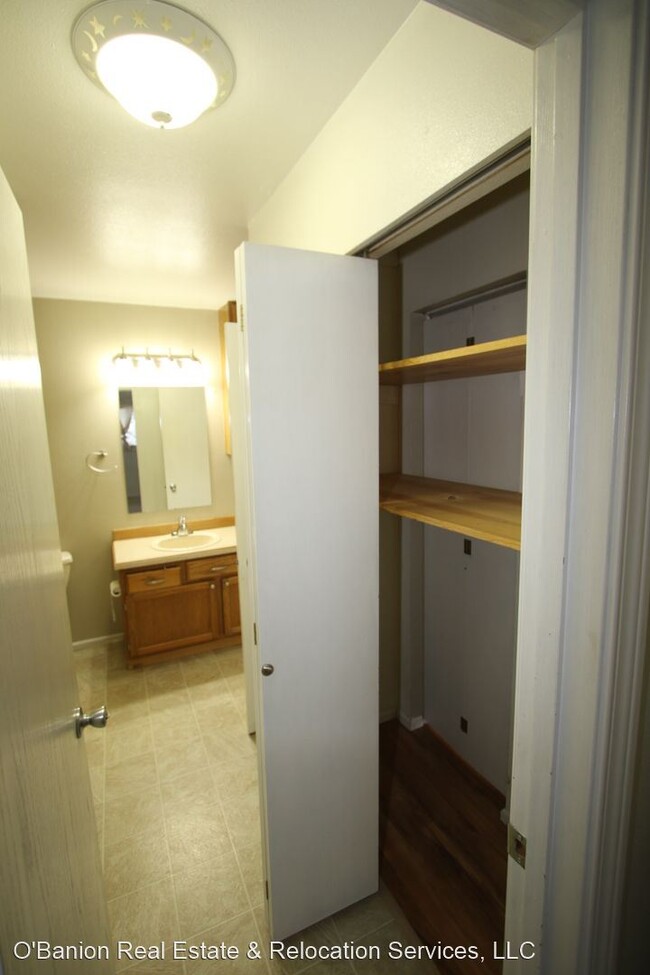 Building Photo - 1 br, 1 bath House - 2430 Sentry Drive, B106