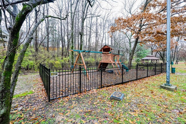 Building Photo - 636 Magnolia Ln