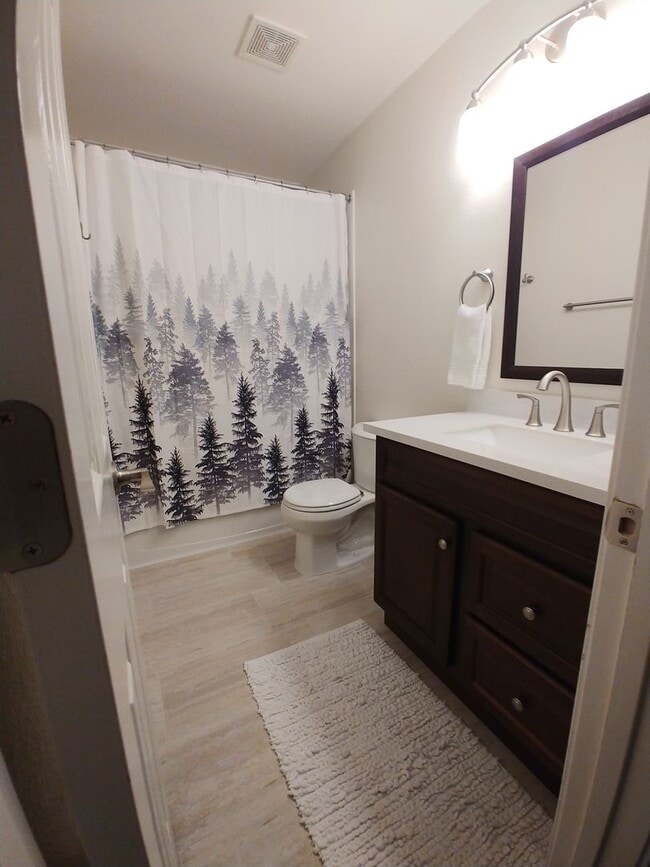 Building Photo - 13027 5 Brooks