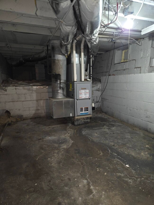 Building Photo - 419 N Beville Ave