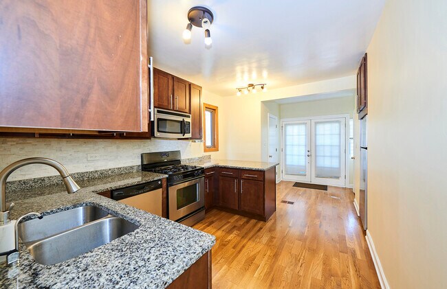 Building Photo - 3222 W Warner Ave