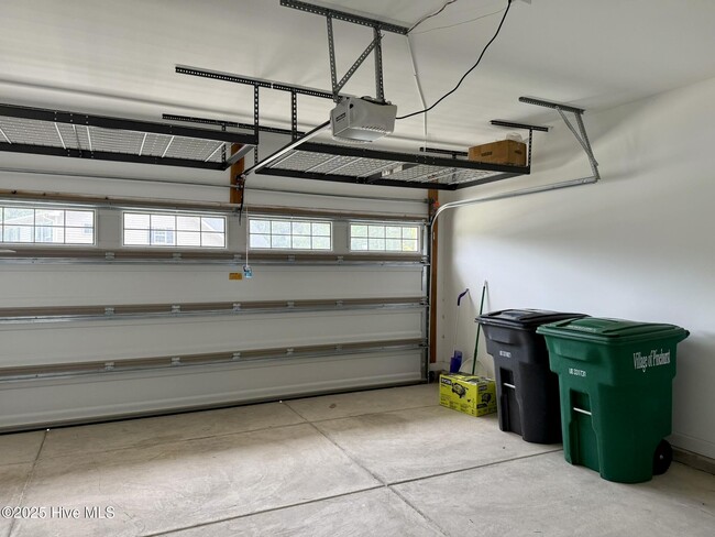 Building Photo - 204 Backspin Ln