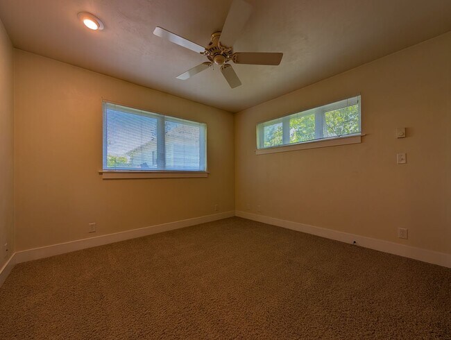 Building Photo - Beautiful 2-Bedroom, 2.5-Bath Condo Near Amazon Park!