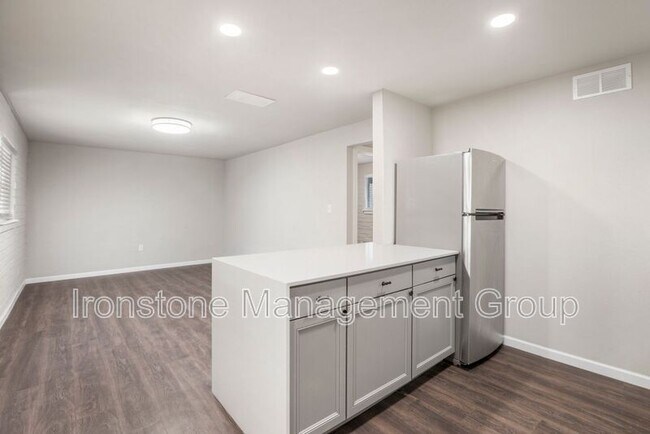 Building Photo - 2618 E 8th St