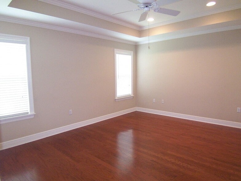 Building Photo - 127 Huntington Dr