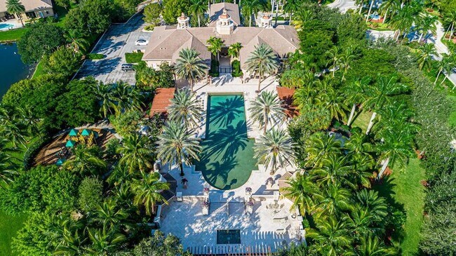 Building Photo - 10513 Versailles Blvd