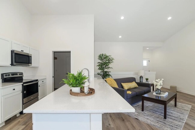 Building Photo - 5314-5316 Pinecrest