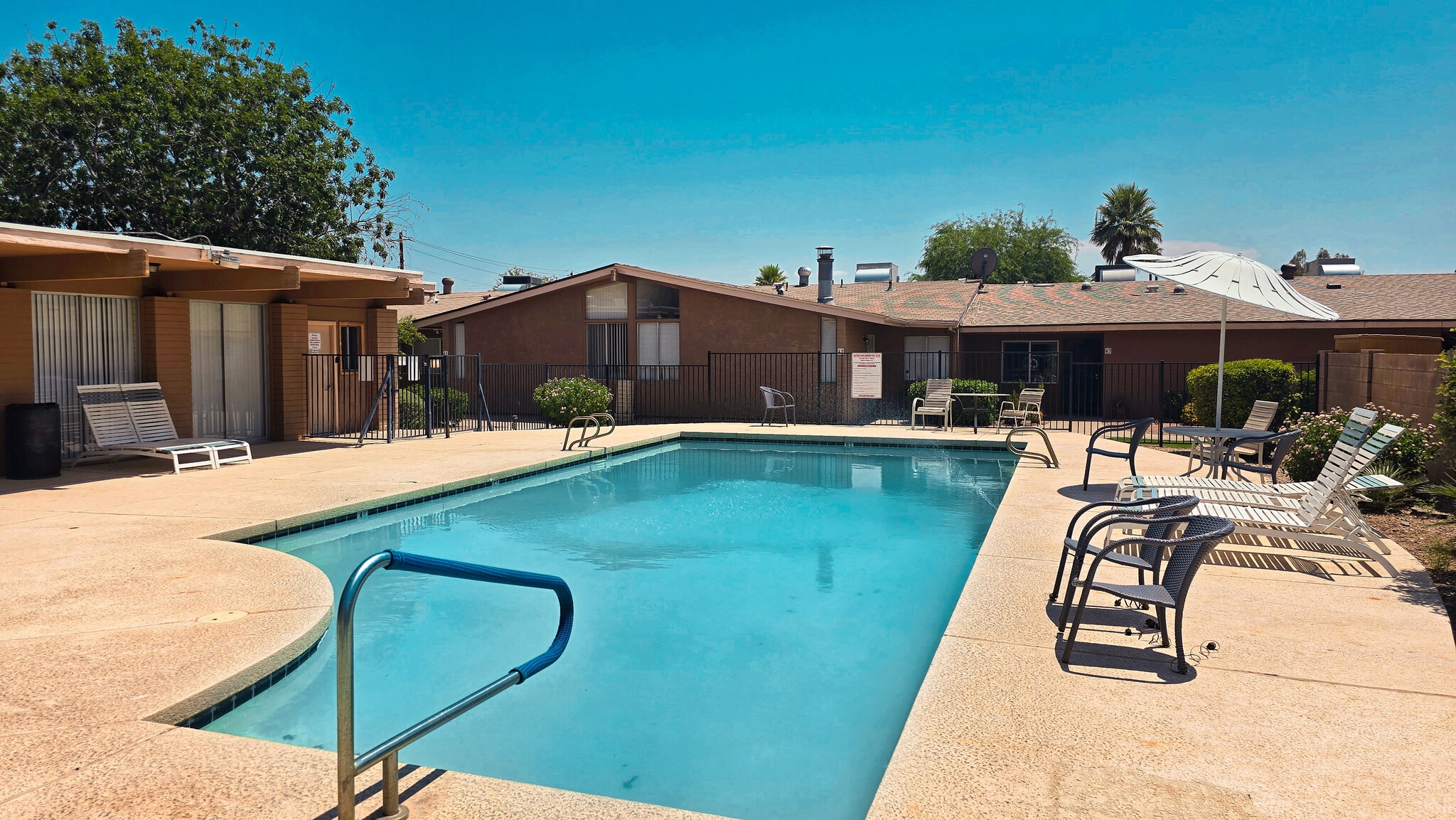 Building Photo - 1718 E Campbell Ave