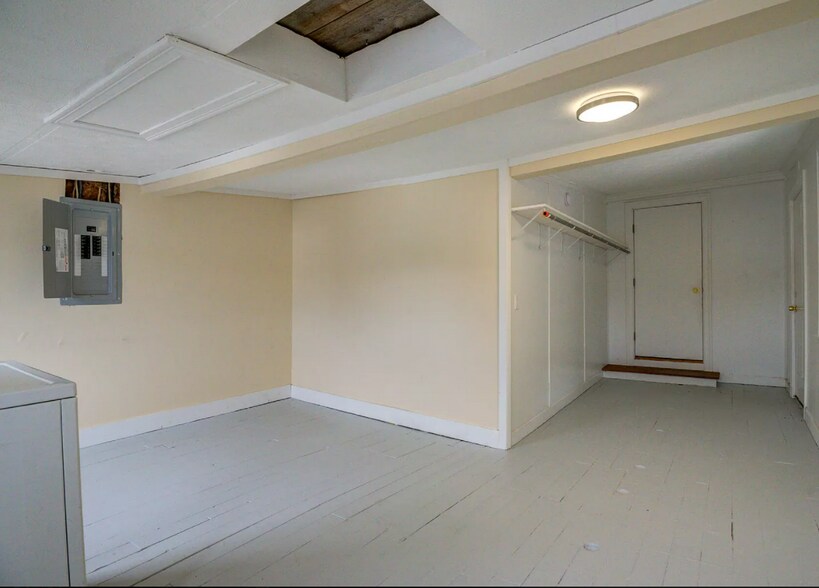 Building Photo - 64 Bradbury St