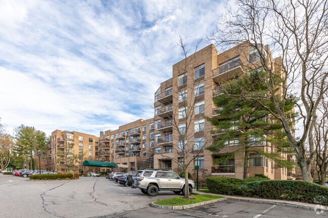 Building Photo - The Carlton House at Larchmont