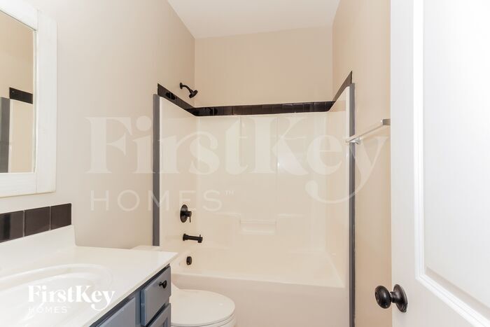Building Photo - 12204 Flatbush Dr