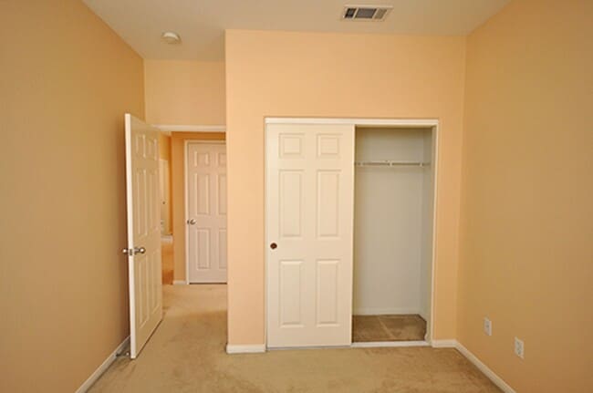 Building Photo - Spacious 5 Bedroom Family Home in Rancho del Oro!