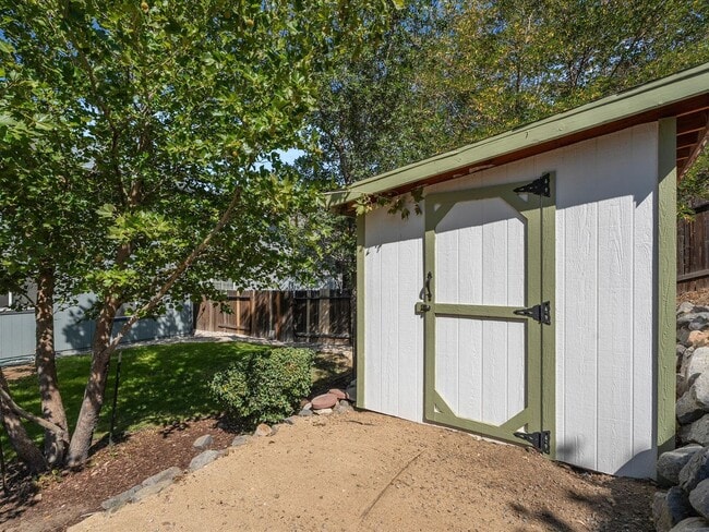 Building Photo - Newly Renovated 4 Bedroom Home with Gorgeo...