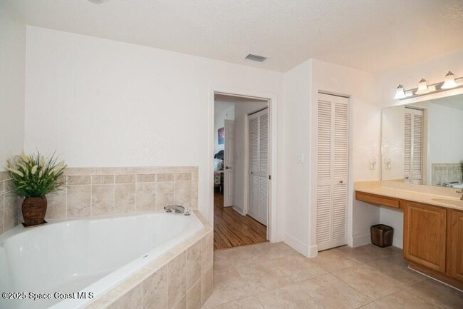 Building Photo - 807 Mystic Dr