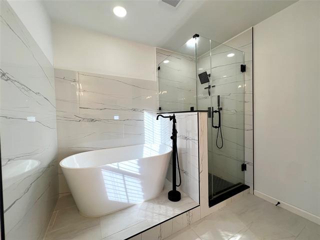 Building Photo - 2205 Summit Dr