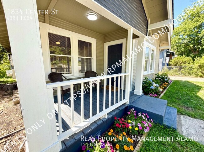 Building Photo - 1834 Center St