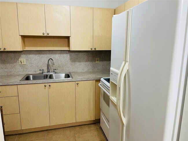 Building Photo - 8610 SW 149th Ave
