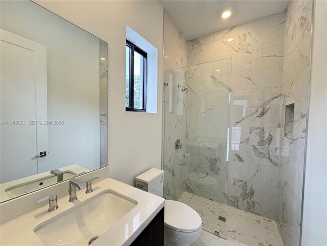 Building Photo - 19749 NE 16th Pl