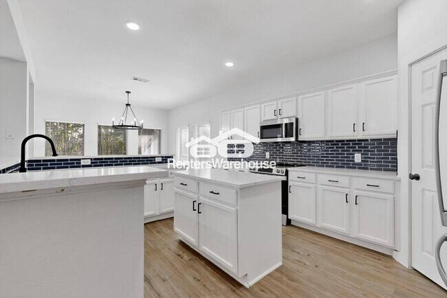 Building Photo - MOVE IN READY Denton Home