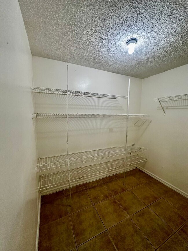 Building Photo - Charming 3-Bedroom Single-Family Home on Quiet Cul-de-Sac in East Orlando