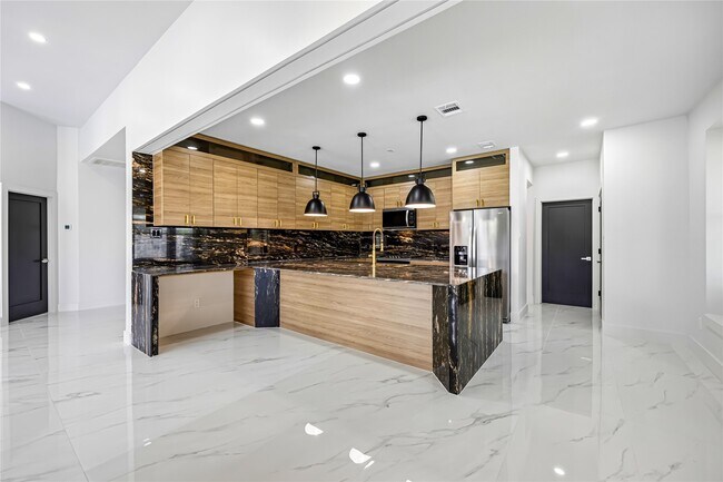 Building Photo - 2401 Fastwater Creek Ct