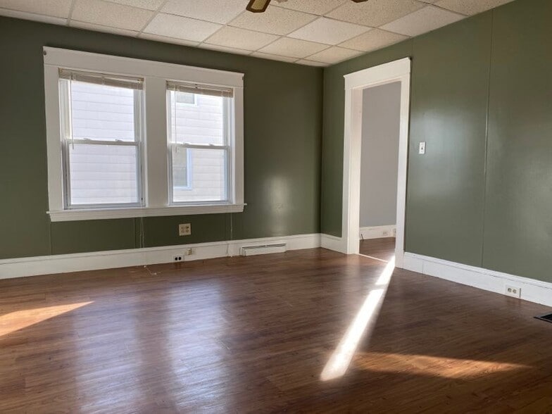 Living Room - 25 Monument St